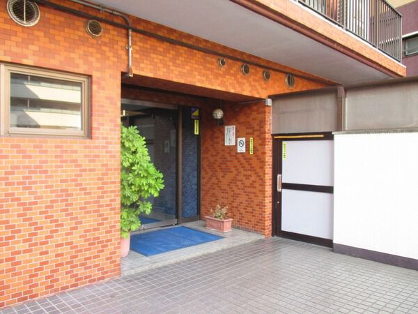 【目黒サンライズマンション】エントランス1