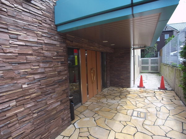 【アデッソグラード等々力】エントランス