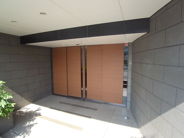 【TheCLASS等々力ヒルズ】エントランス