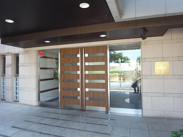 【ナイスヒルズコート山王台】エントランス 【ナイスヒルズコート山王台】エントランス