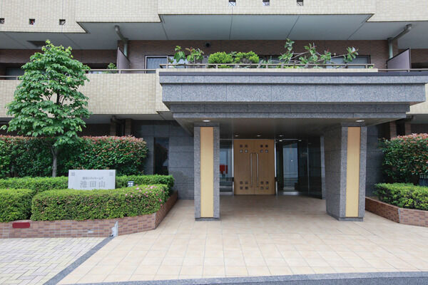 【藤和シティホームズ池田山】エントランス