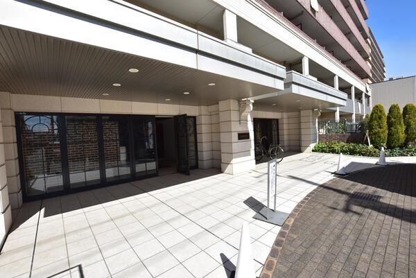 【アデニウムさがみ野】エントランスアプローチ