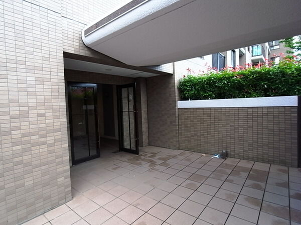 【向ヶ丘遊園ハイライズ】エントランス