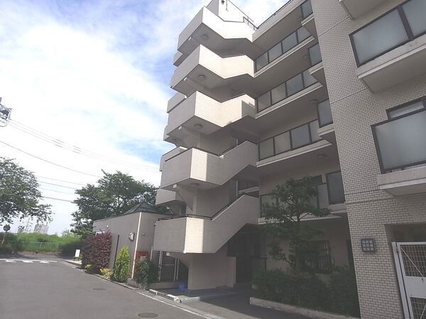 【ファミール登戸】建物外観 【ファミール登戸】建物外観