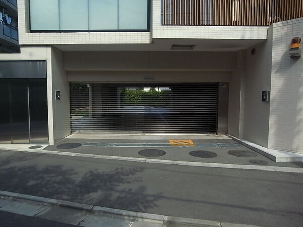 【パークホームズ武蔵小杉今井南町】駐車場入り口