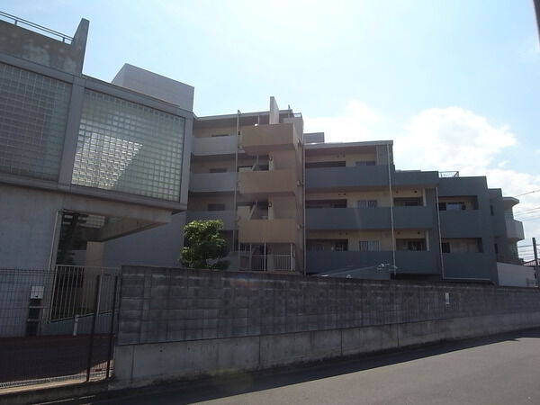 【クレッセント等々力緑地グランデイズ】外観