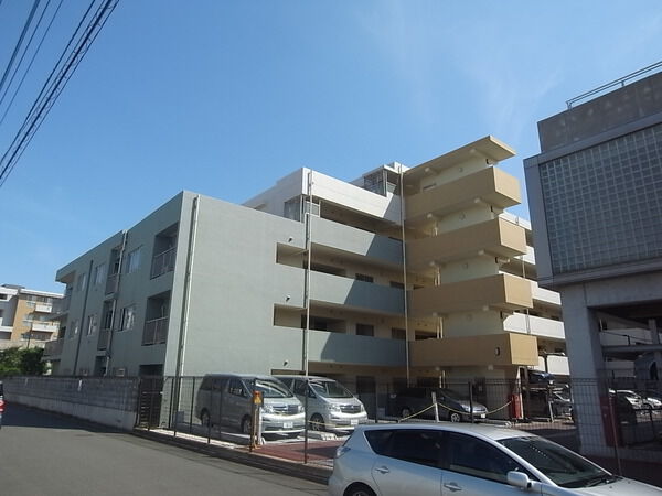 【クレッセント等々力緑地グランデイズ】外観