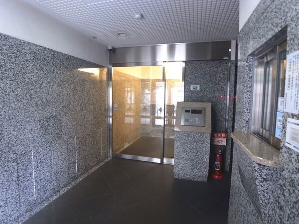 【ノーブル武蔵新城サンパティオ】エントランス内