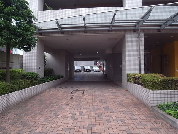 【アールブラン二子多摩川】駐車場