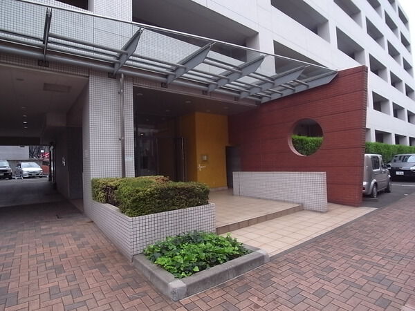 【アールブラン二子多摩川】エントラス