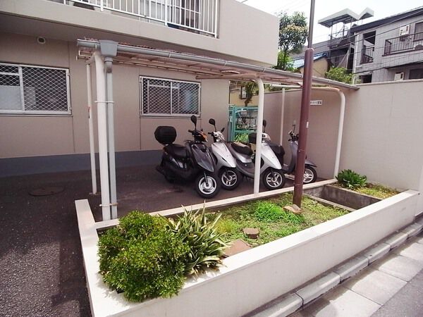 【エンゼルハイム新川崎】ミニバイク置き場