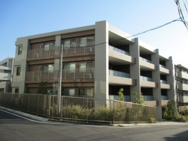 【ブランズ青葉台二丁目】外観写真