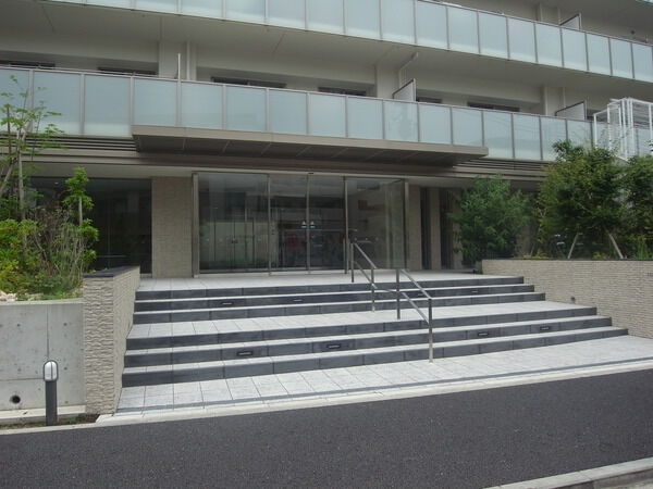 【青葉台コートテラス】南側エントランス