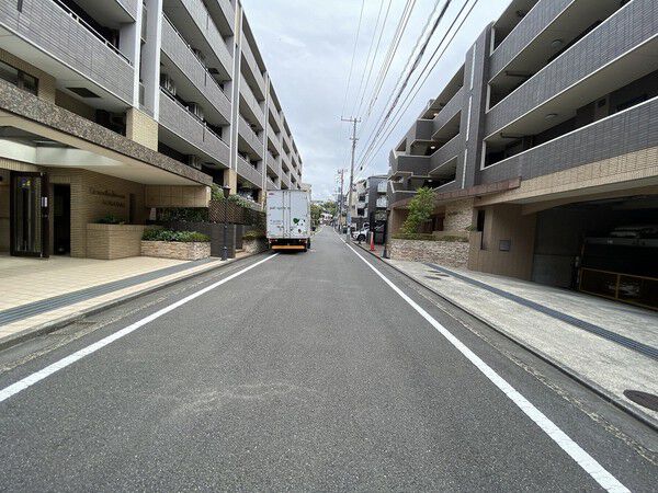 【グランヴェルビュ青葉台】前面道路 【グランヴェルビュ青葉台】前面道路