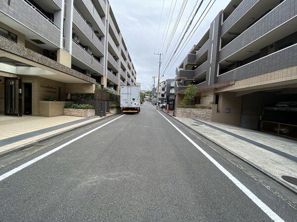 【グランヴェルビュ青葉台】前面道路