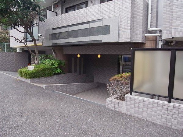 【ナイスアーバン妙蓮寺】エントランス