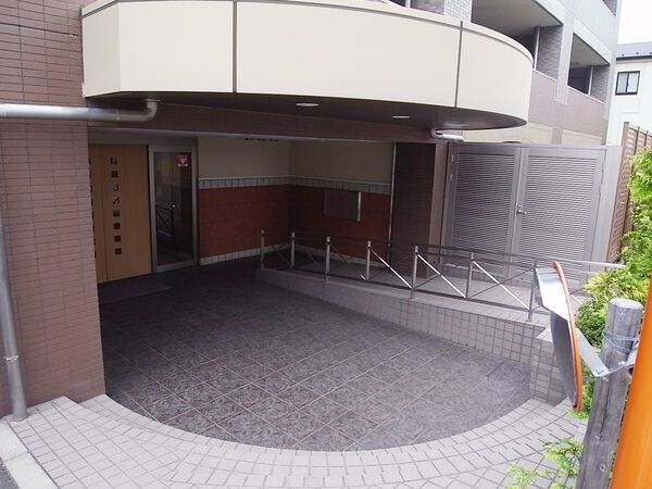 【ライオンズガーデン妙蓮寺ヒルズ】エントランス