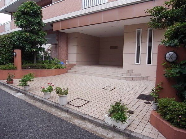 【東急ドエルアルス菊名フェアサウス】エントランス２