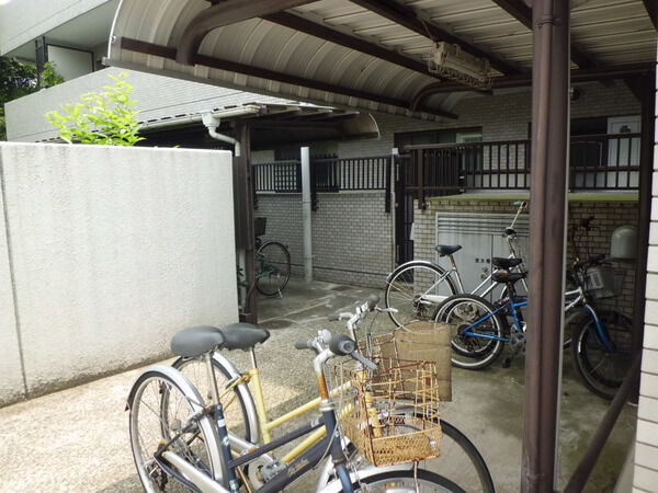 【新横浜西パークホームズ】自転車置き場