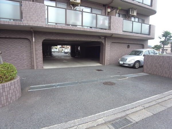 【ナイスアーバン南林間Ⅱ】駐車場・駐輪場 【ナイスアーバン南林間Ⅱ】駐車場・駐輪場