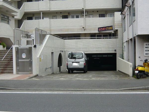 【ホーユウパレス大和】駐車場入り口 【ホーユウパレス大和】駐車場入り口