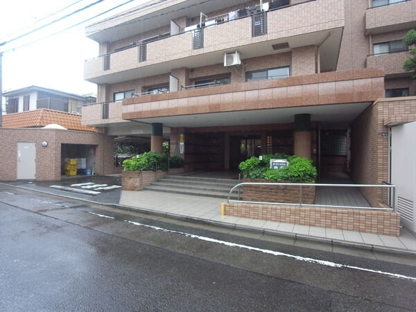 【ルイシャトレ鶴間】エントランス 【ルイシャトレ鶴間】エントランス