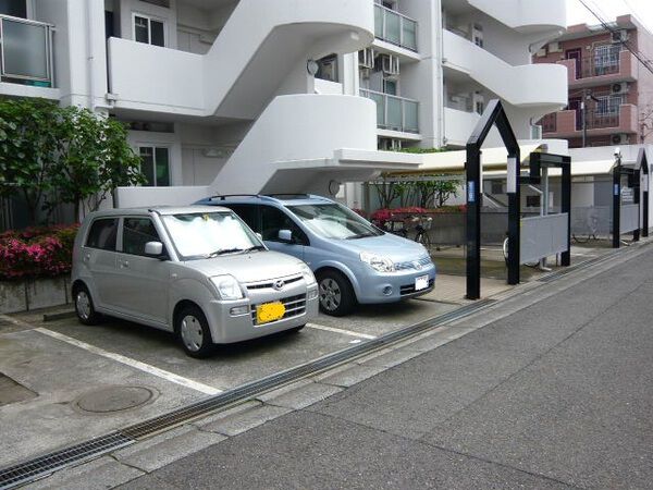 【藤和大和桜ヶ丘コープ】駐車場