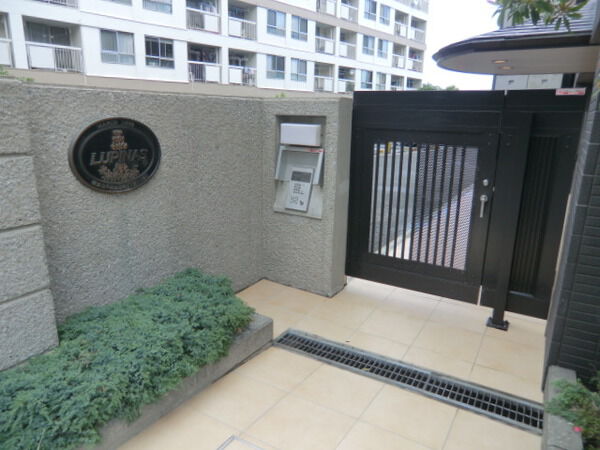 【ルピナス山手】エントランス