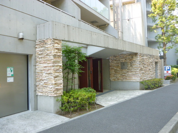 【リステージ本牧】エントランス