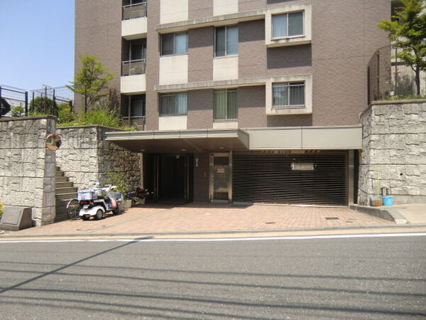 【ランドシティ南万騎が原弐番館】エントランス