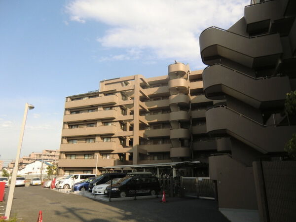 【サングレイスガーデン鶴ヶ峰】建物外観