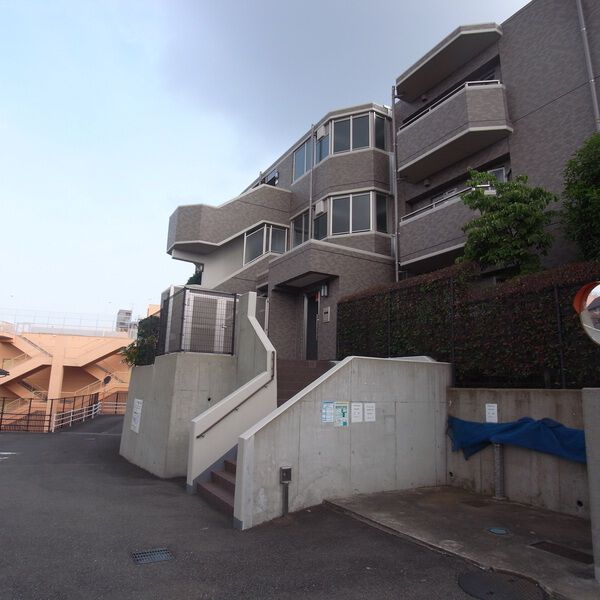 【ライオンズプラーザ希望が丘】建物外観
