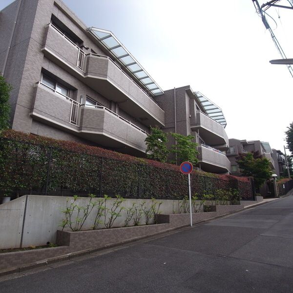 【ライオンズプラーザ希望が丘】建物外観