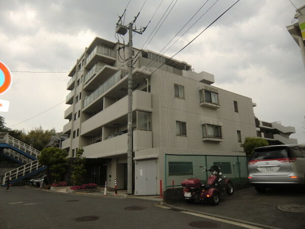 【エルステージ希望が丘】建物外観