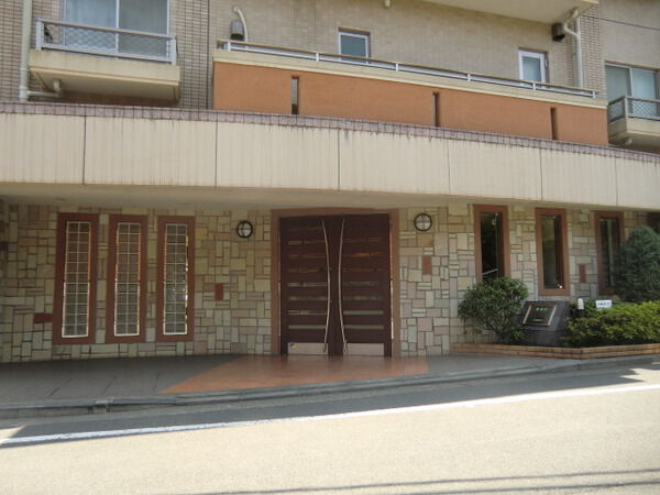 【ネバーランド二俣川ガーデンテラス】エントランス