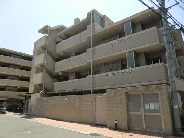 【ネバーランド二俣川ガーデンテラス】建物外観