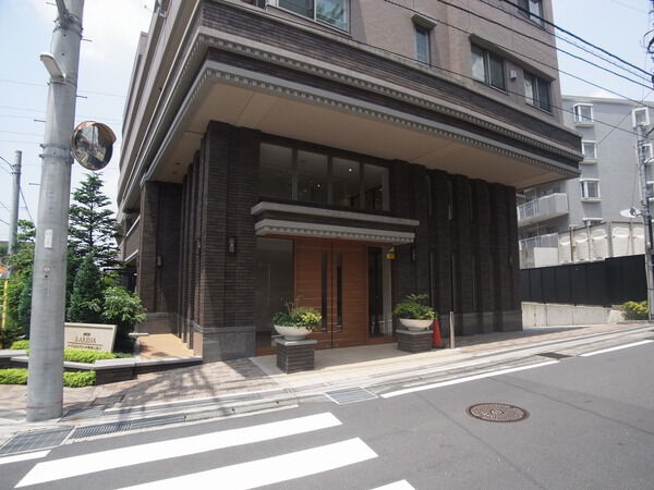 【ナイスエスアリーナ横浜二俣川】エントランス