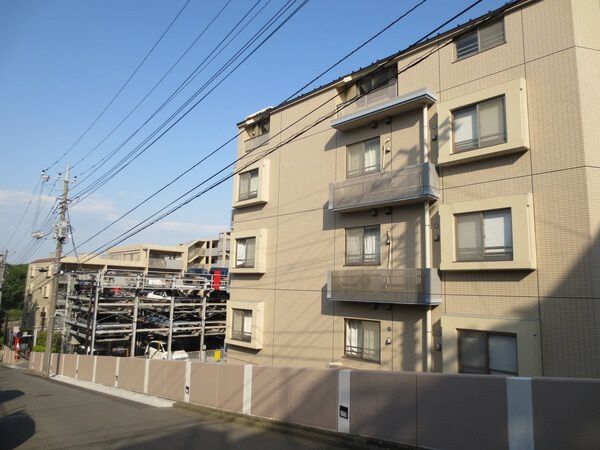 【コスモヒルズ横浜ウエスト】建物外観