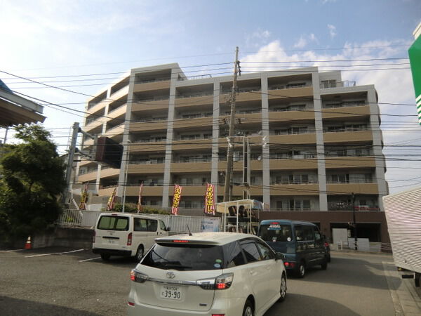 【ネオスアクシア横浜鶴ヶ峰】建物外観