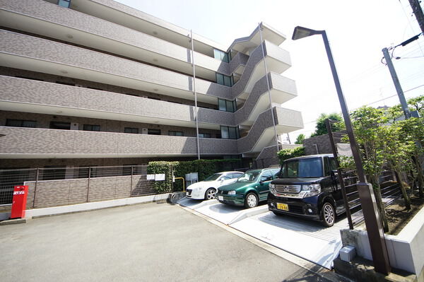 【洋光台パークホームズ】駐車場の様子