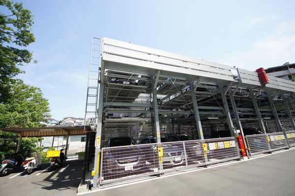 【サンクタス洋光台ヒルズ】駐車場の様子