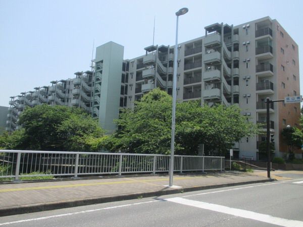【コープ野村湘南本郷台】マンション外観