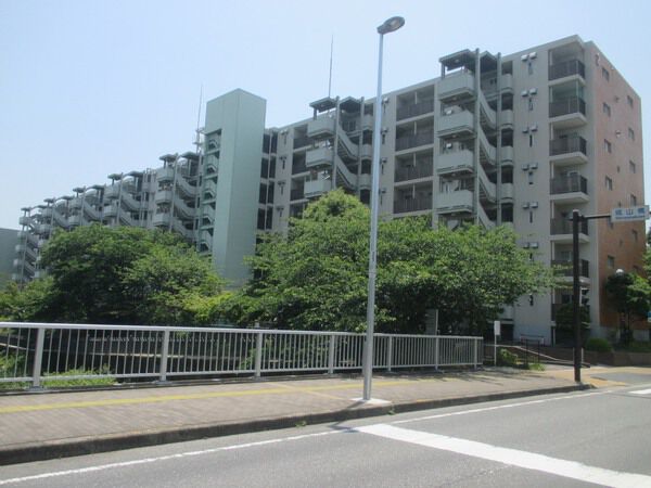 【コープ野村湘南本郷台】マンション外観