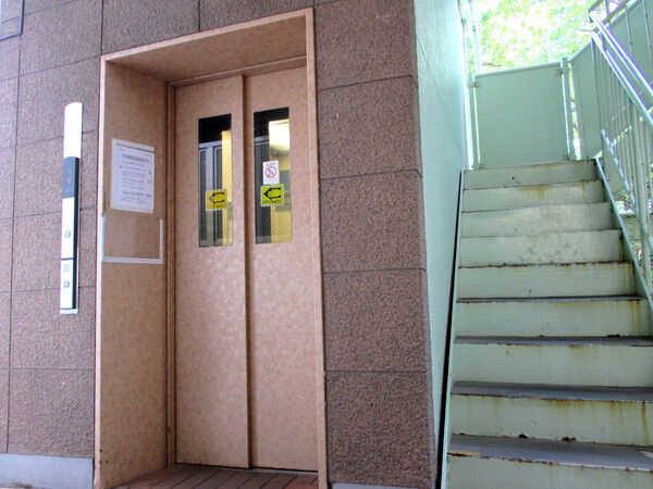 【コープ野村湘南本郷台】エレベーターの様子