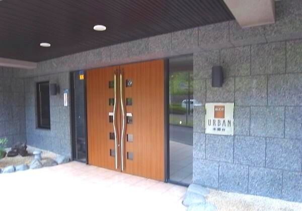 【ナイスアーバン本郷台】エントランス外観
