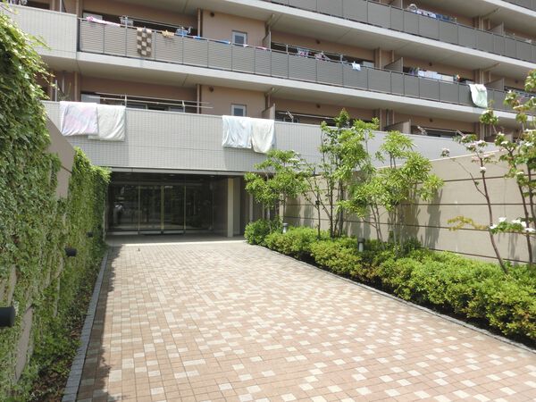 【エクシオ藤沢石名坂公園】エントランスアプローチ 【エクシオ藤沢石名坂公園】エントランスアプローチ