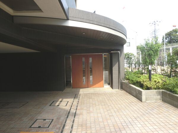 【ミオカステーロ藤沢本町】エントランスアプローチ