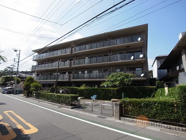 【メゾンエクレーレ鎌倉由比ヶ浜】外観