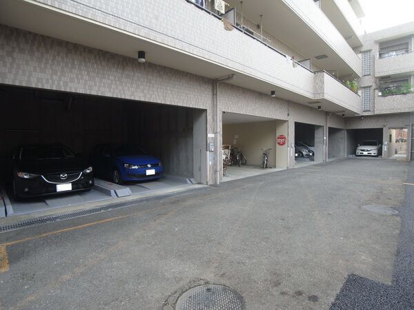 【コート湘南茅ヶ崎】敷地内駐車場 【コート湘南茅ヶ崎】敷地内駐車場