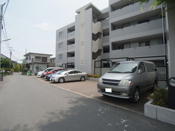 【ロイヤルマンション中海岸】駐車場